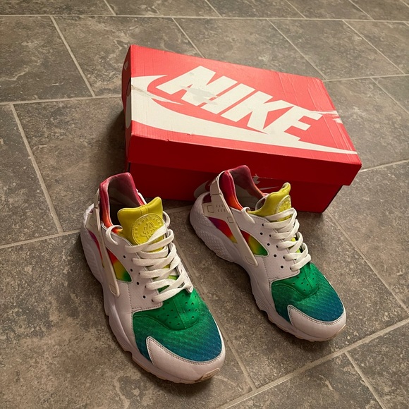 Women’s rainbow nike custom huarache’s size 10 - Picture 5 of 6
